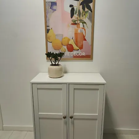 A Cozy Two-bedroom Located In The Heart Of Center Perfect For Your Vacation *