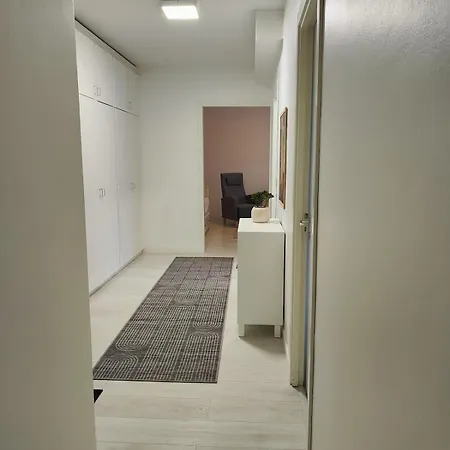 A Cozy Two-bedroom Located In The Heart Of Center Perfect For Your Vacation Kemi