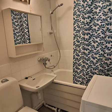 A Cozy Two-bedroom Located In The Heart Of Center Perfect For Your Vacation *