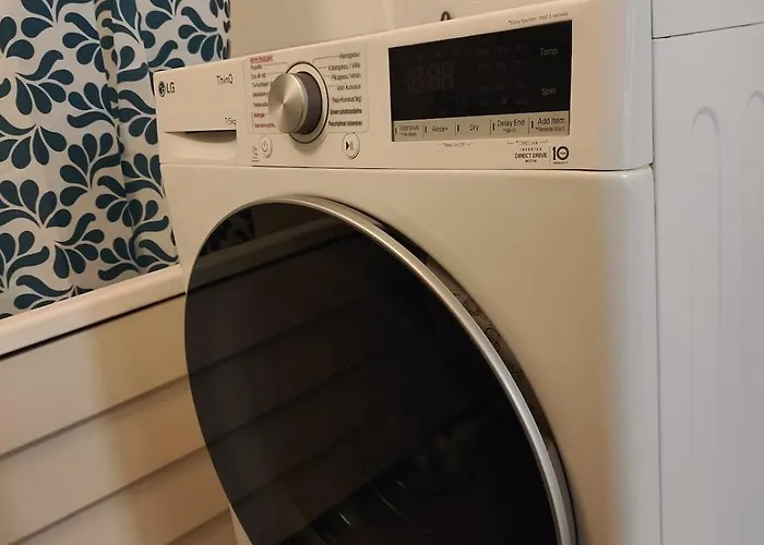 A Cozy Two-bedroom Located In The Heart Of Center Perfect For Your Vacation Kemi