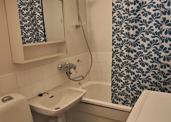 A Cozy Two-bedroom Located In The Heart Of Center Perfect For Your Vacation *